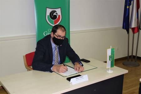 ŽUPANI 11 OBČIN PODPISALI KONZORCIJSKO POGODBO ZA IZVEDBO OPERACIJE »SMART Life« 05